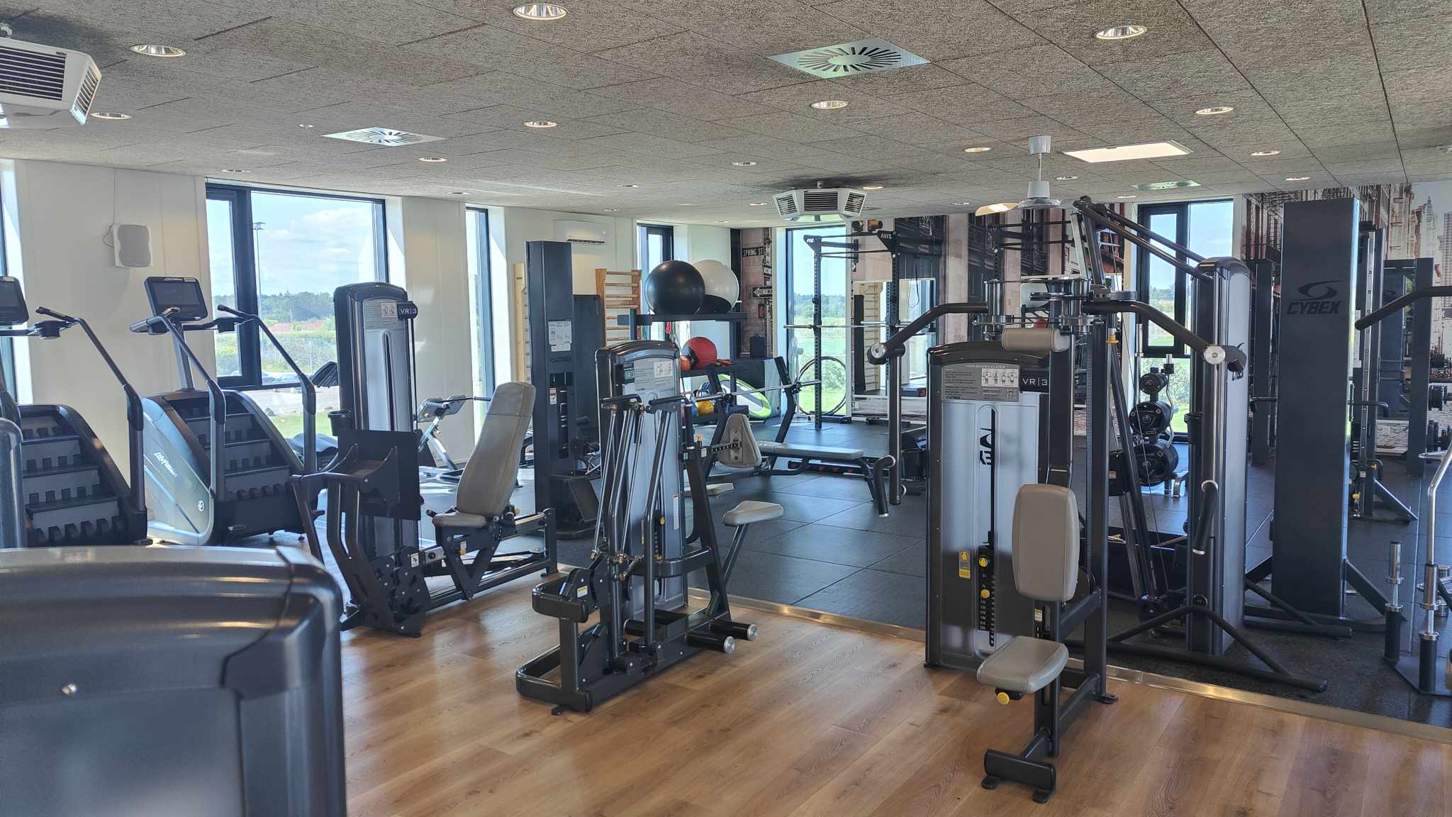 Fuldt udstyret fitnessanlæg